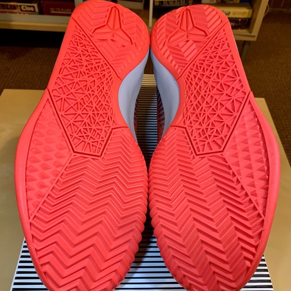 Nike Kobe KB Mentality 2 (818952 004) size 12 - Picture 4 of 8